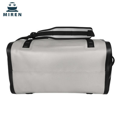 El petate impermeable del material 50L de TPU gris claro para el viaje al aire libre