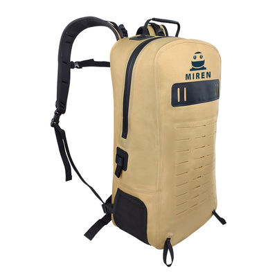 Mochila que camina impermeable suave amarilla para el ODM al aire libre del OEM de la natación
